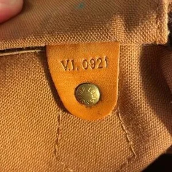 Louis Vuitton Monogram Vintage Speedy 30 w/ LV Lock & Key and Dust Bag - Picture 16 of 16